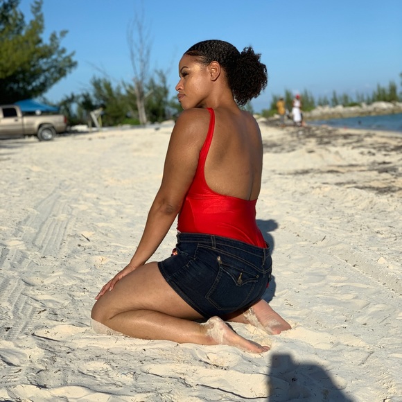 Meet your Posher, Celine - Picture 1 of 1